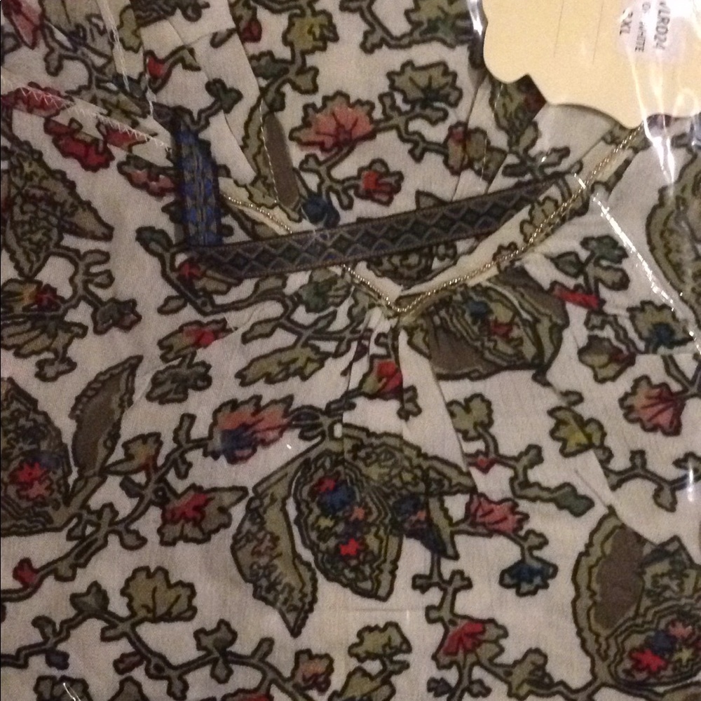Cute Floral Tunic Dress in Plus Sizes 1X, 2X, 3X - Picture 6 of 8